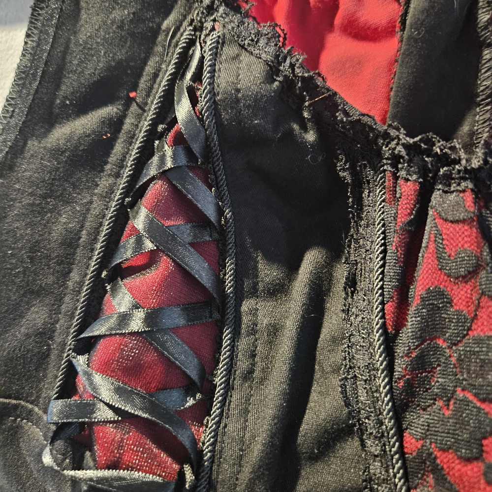 RARE Tripp NYC Vibrant Red and Black Top - Picture 5 of 6